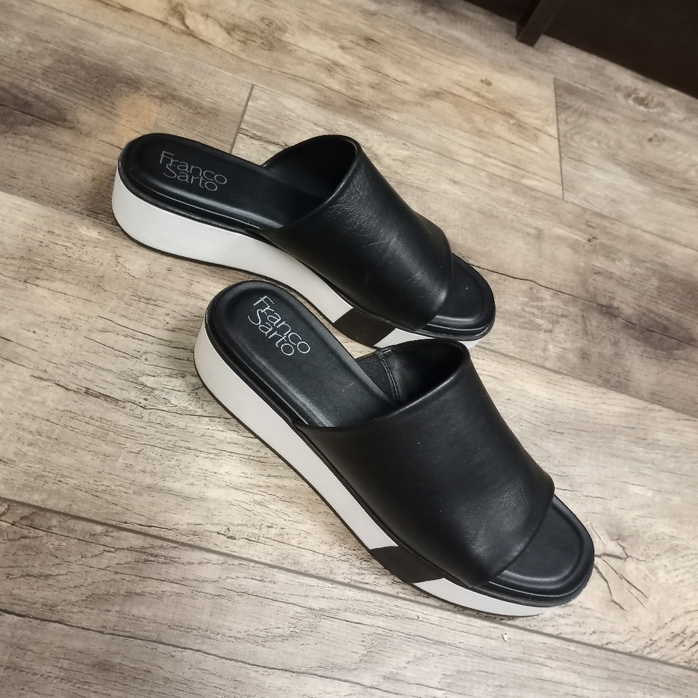 Black Leather Sandal Gently Used